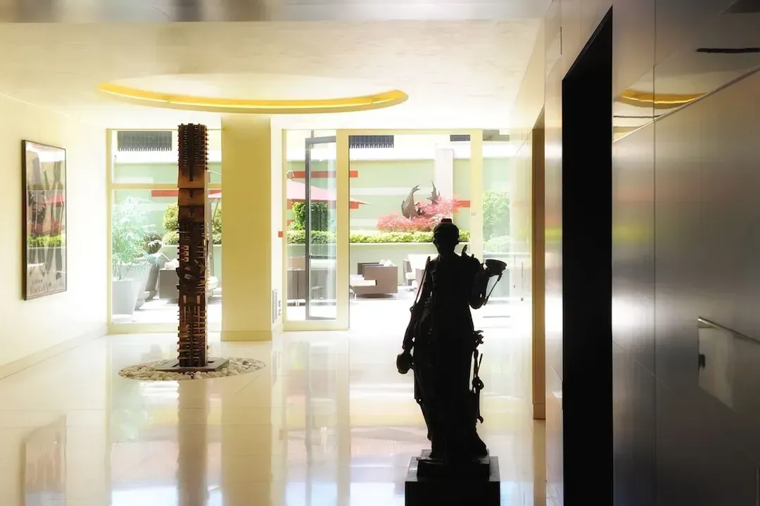 Lobby lounge