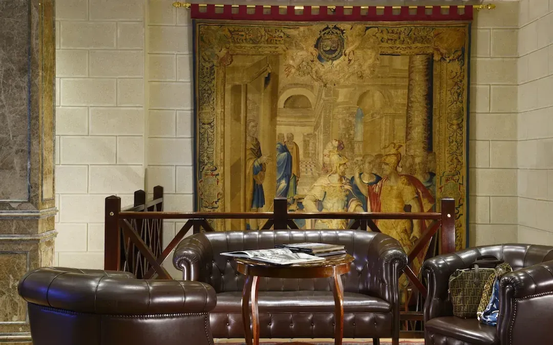 Lobby lounge