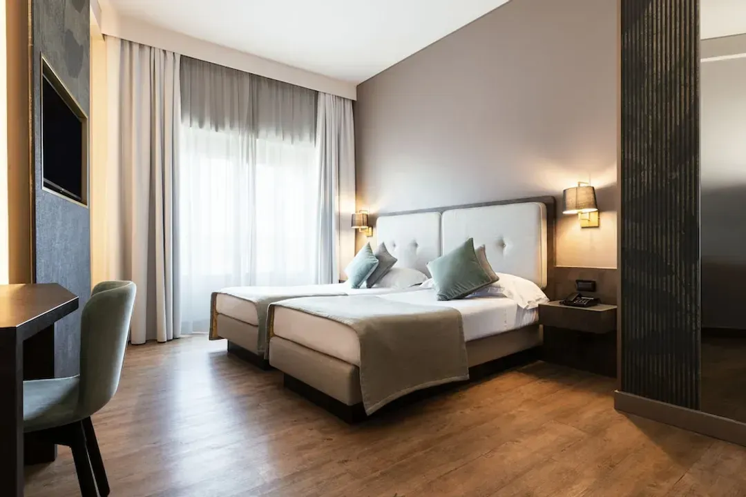 Lombardia-Mokinba Hotels King
