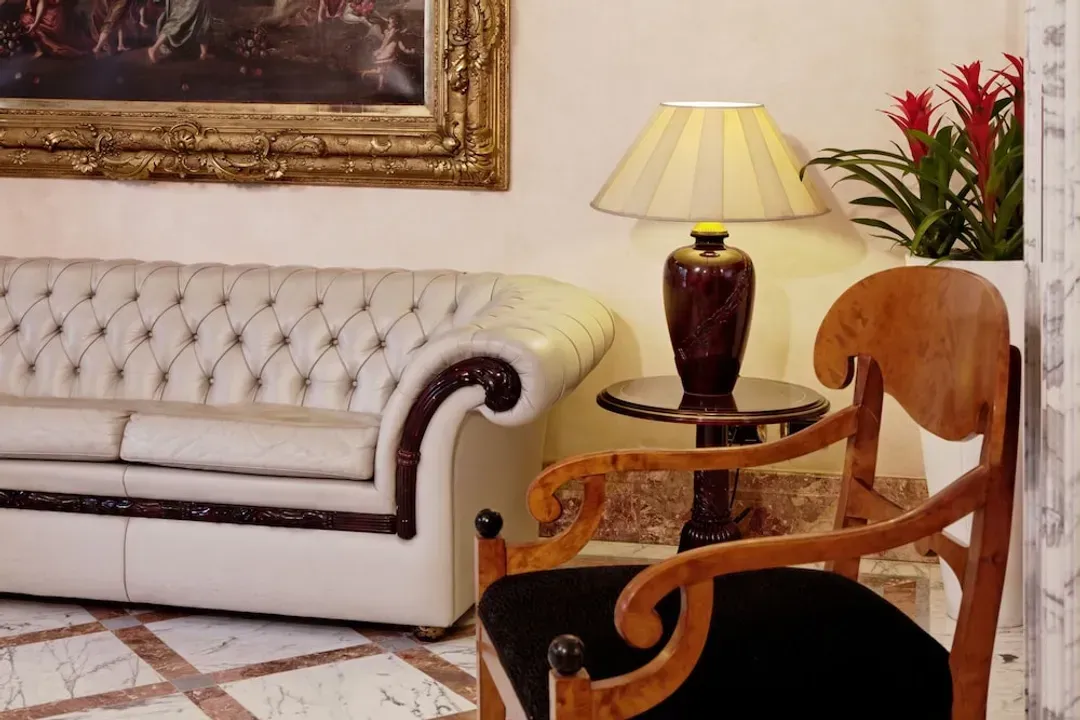 Lobby lounge