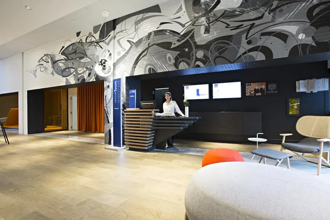 Lobby lounge