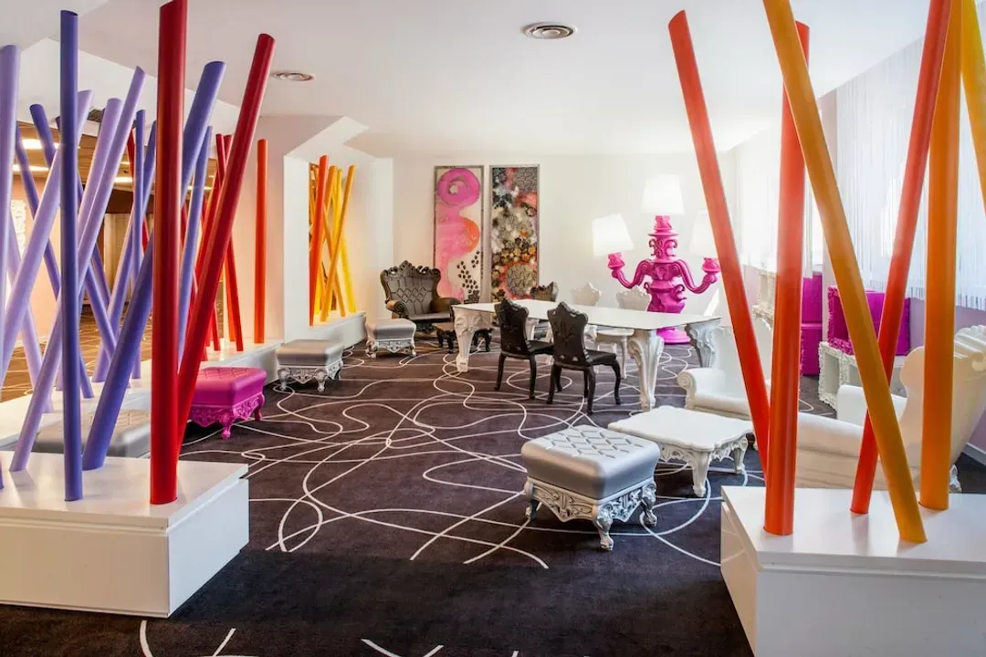 Lobby lounge