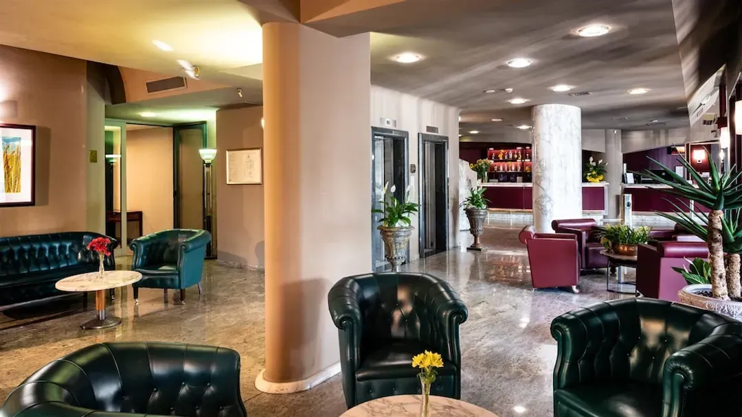 Lobby lounge