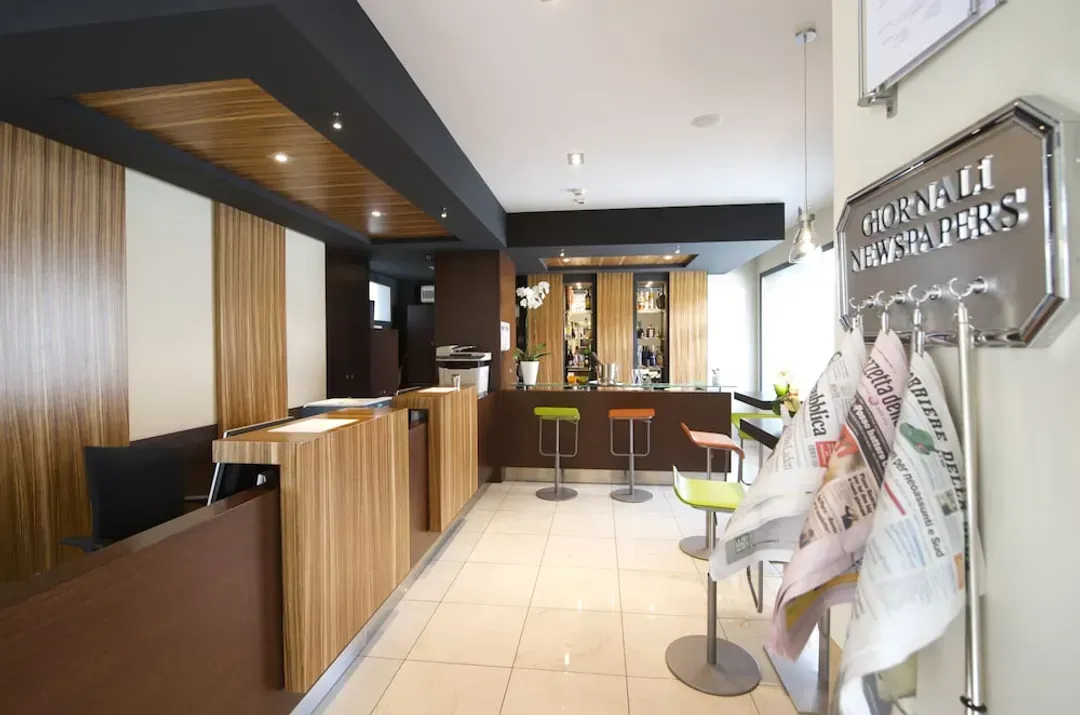 Lobby lounge