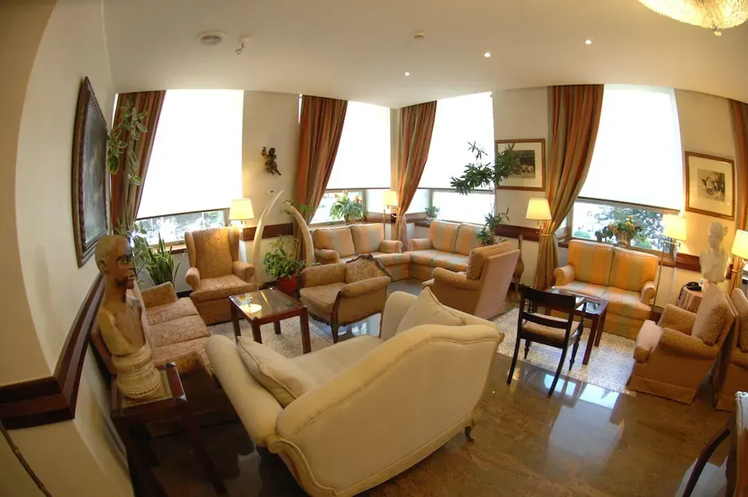 Lobby lounge