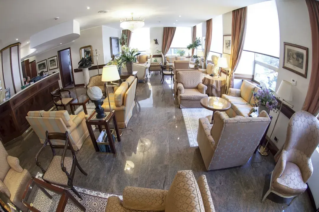 Lobby lounge