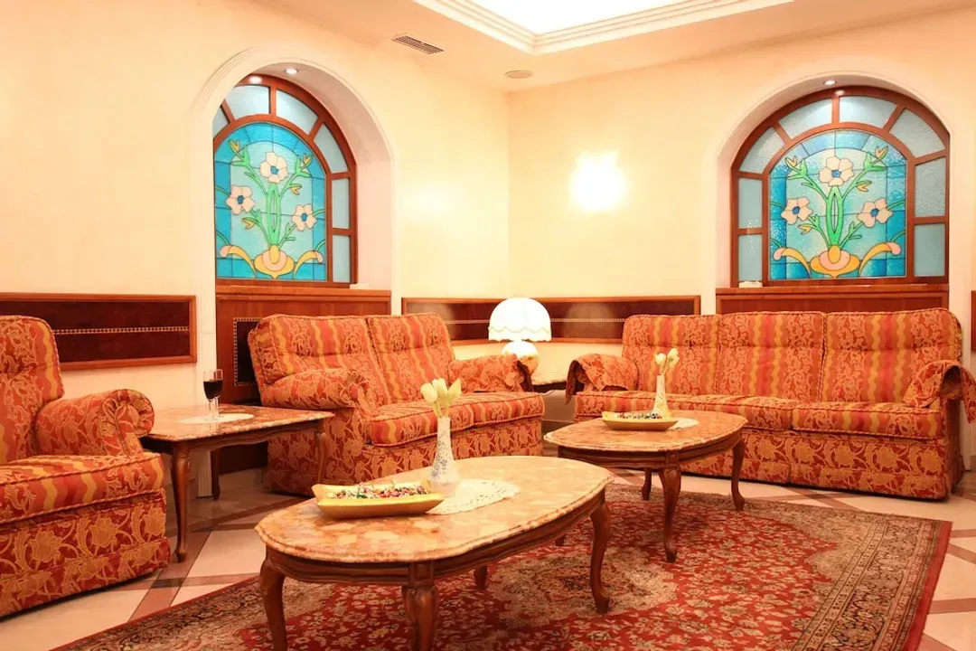 Lobby lounge