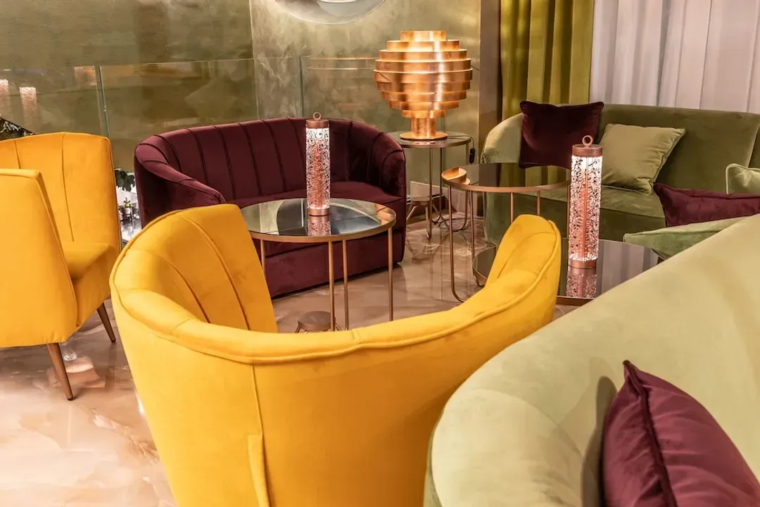 Lobby lounge