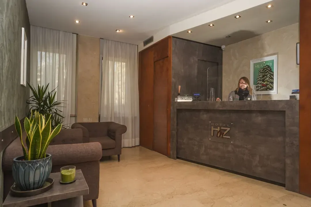 Lobby lounge