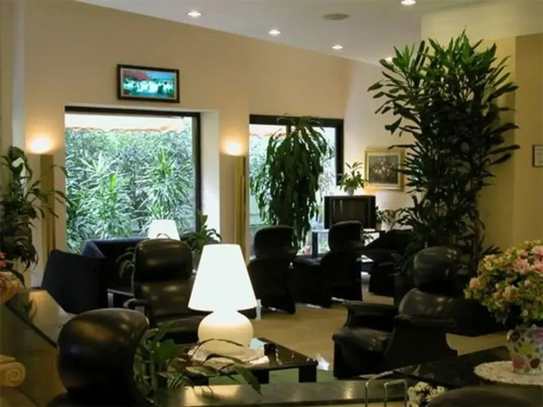 Lobby lounge