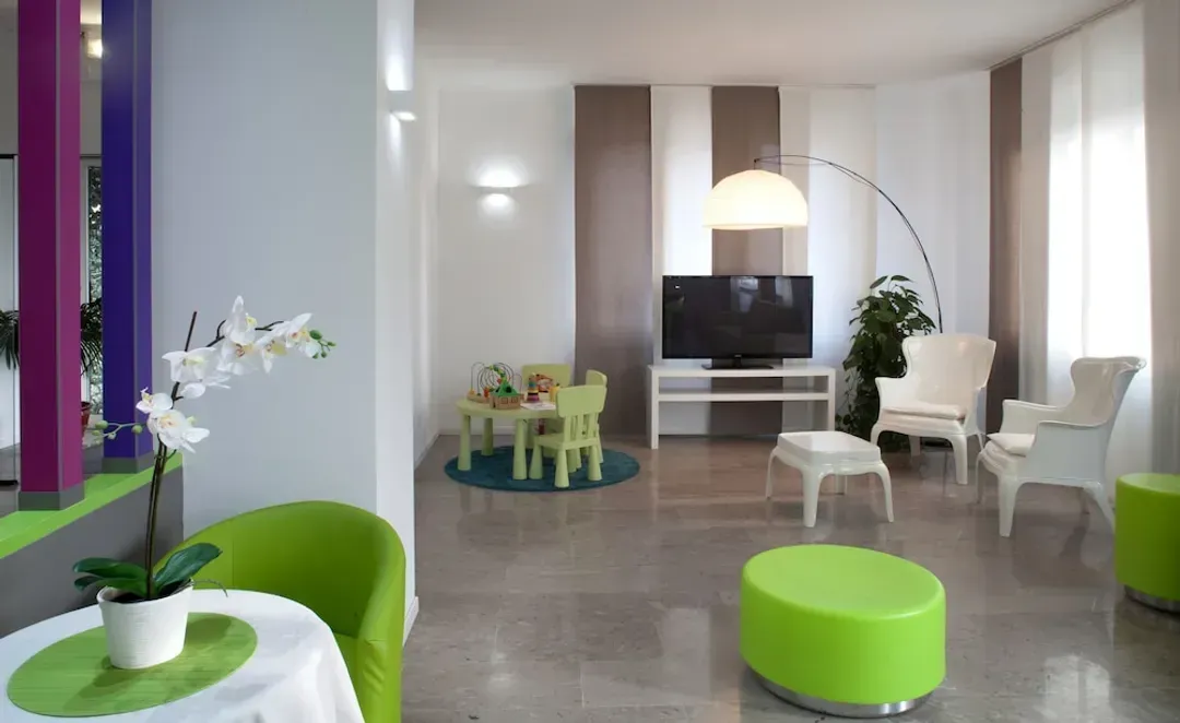 Lobby lounge