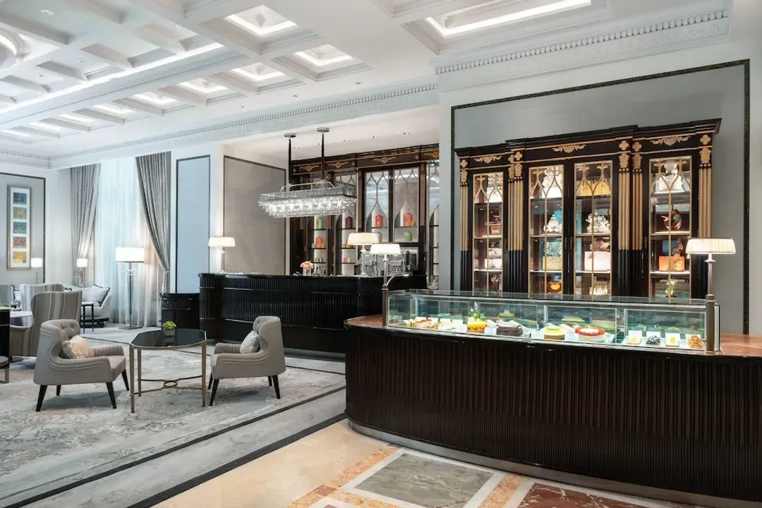 Lobby lounge