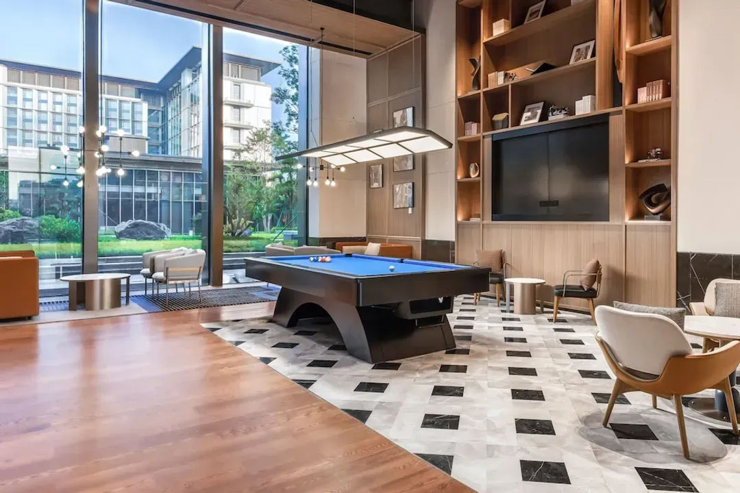 Lobby lounge