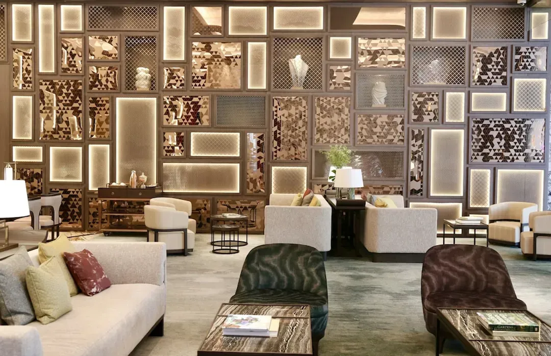 Lobby lounge