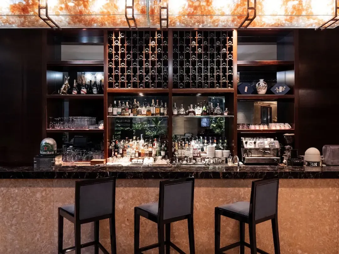 Lobby lounge