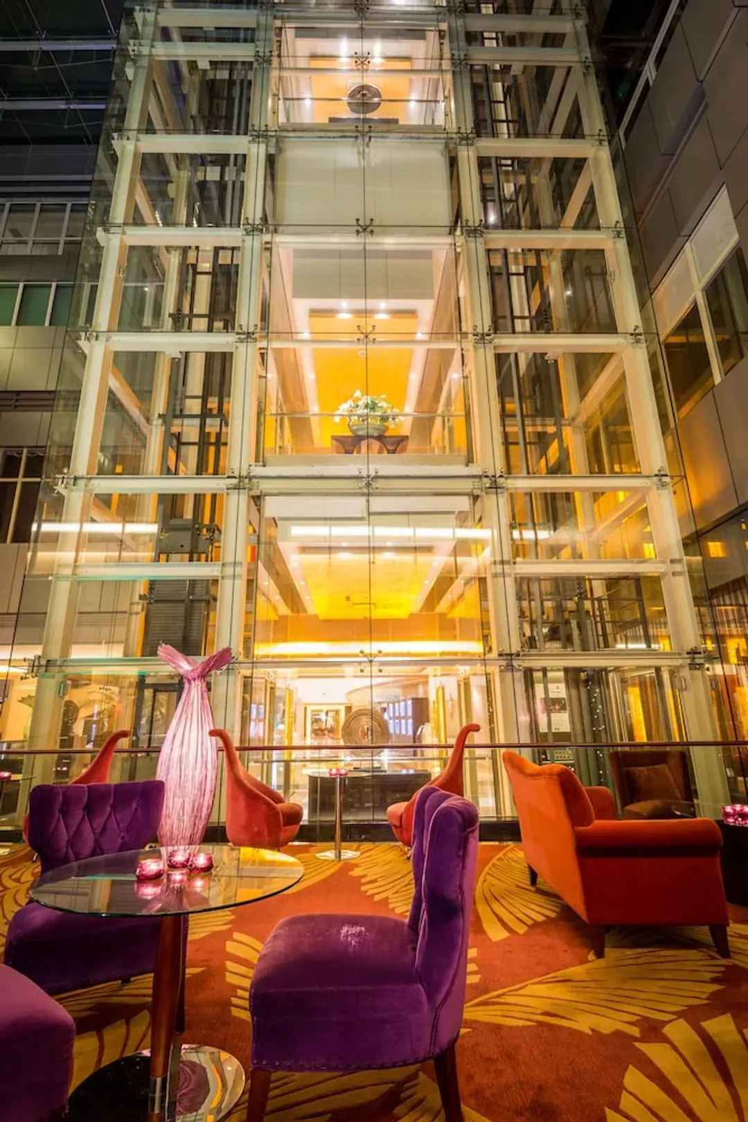 Lobby lounge