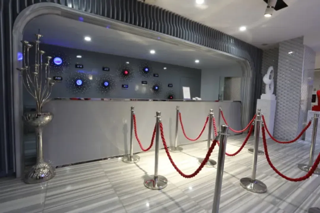 Check-in/check-out kiosk