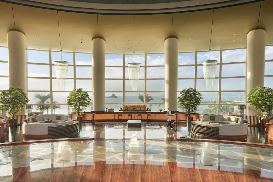 Lobby lounge