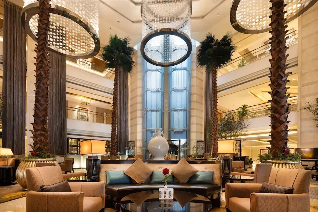 Lobby lounge