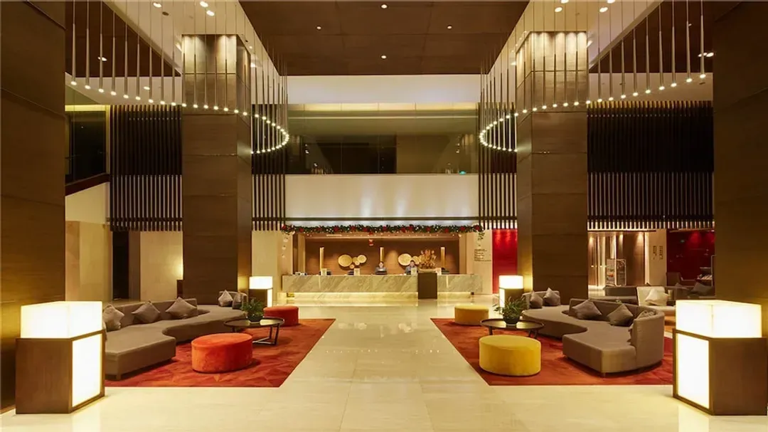 Lobby lounge