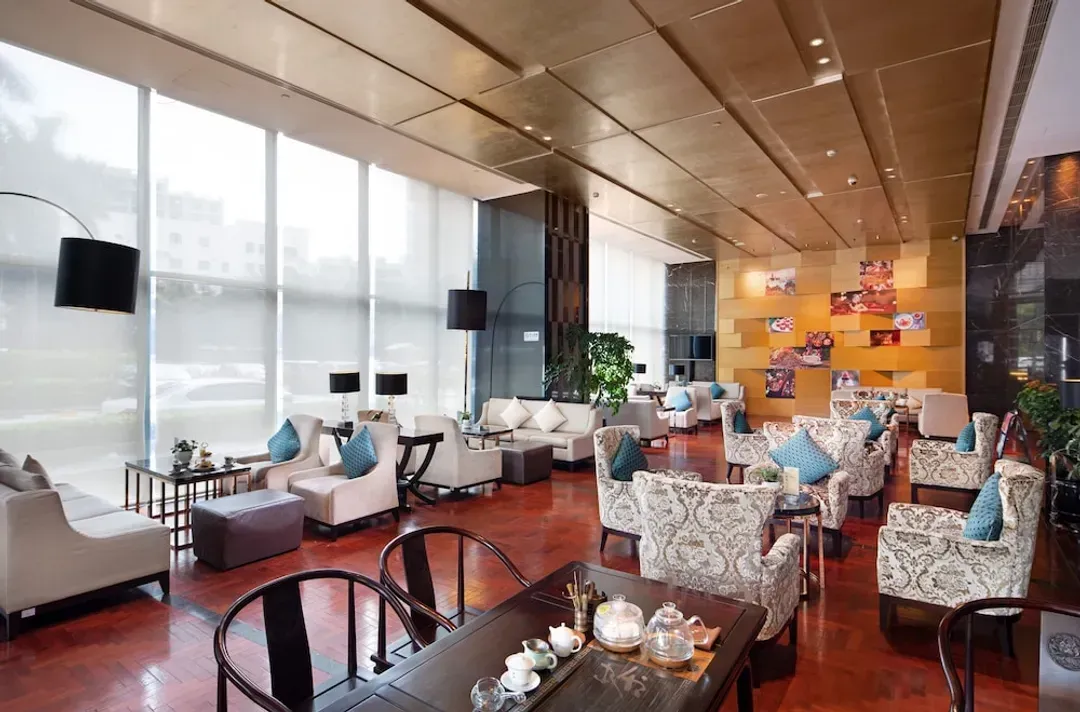 Lobby lounge