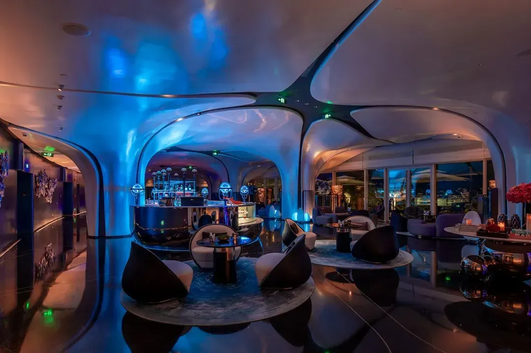 Lobby lounge