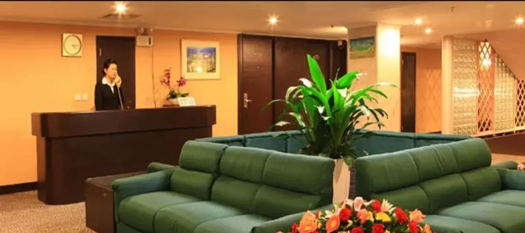 Lobby lounge