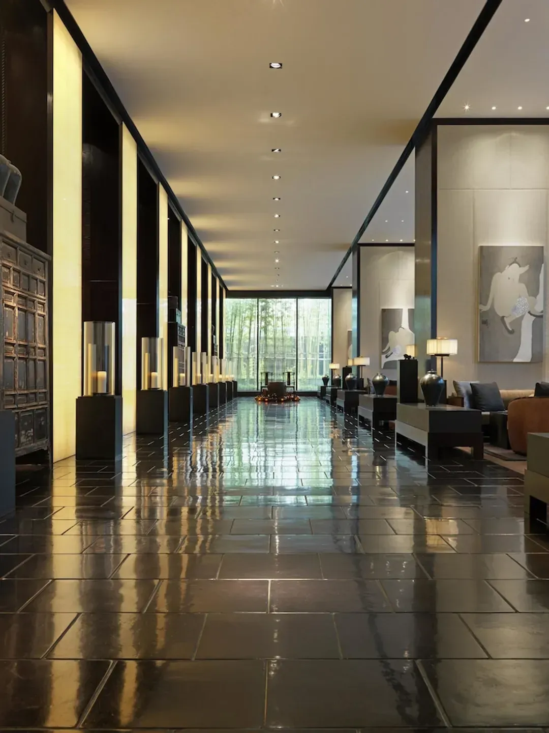 Lobby lounge