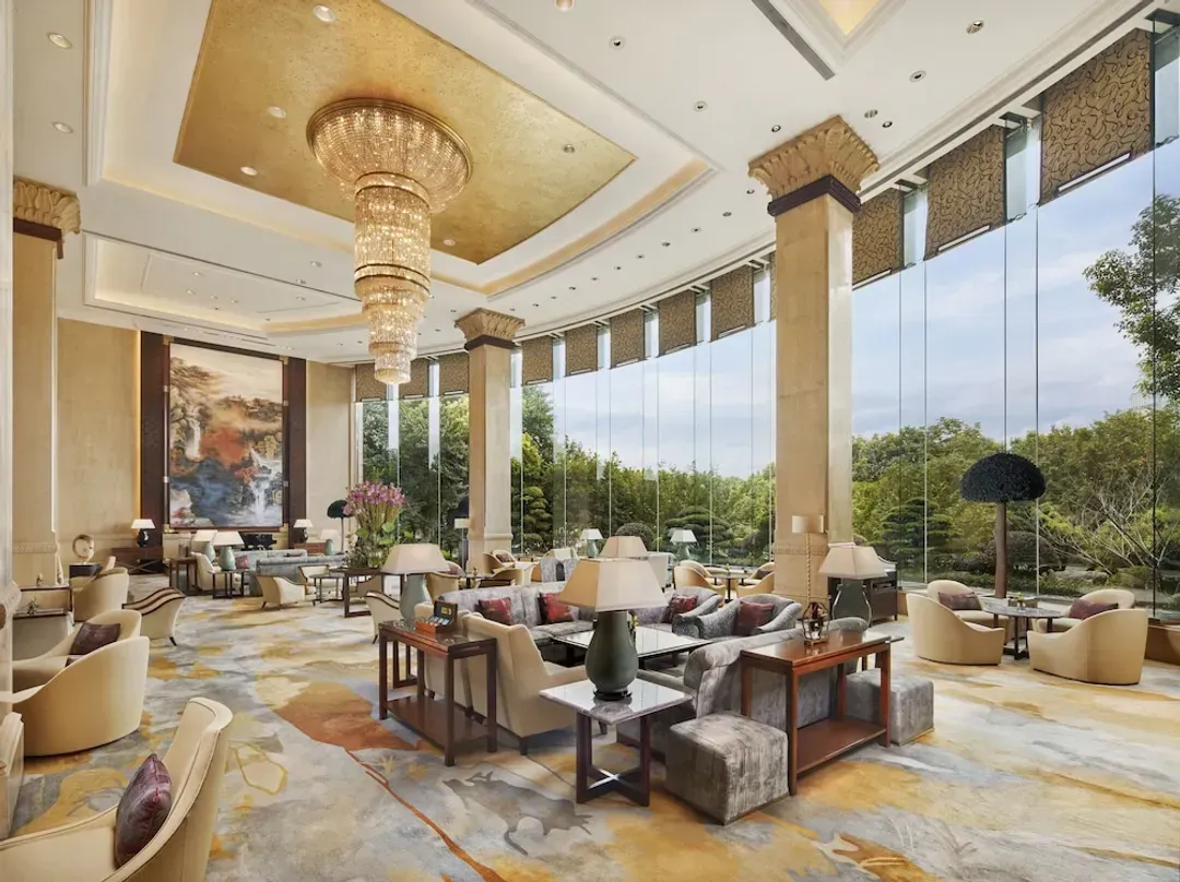Lobby lounge