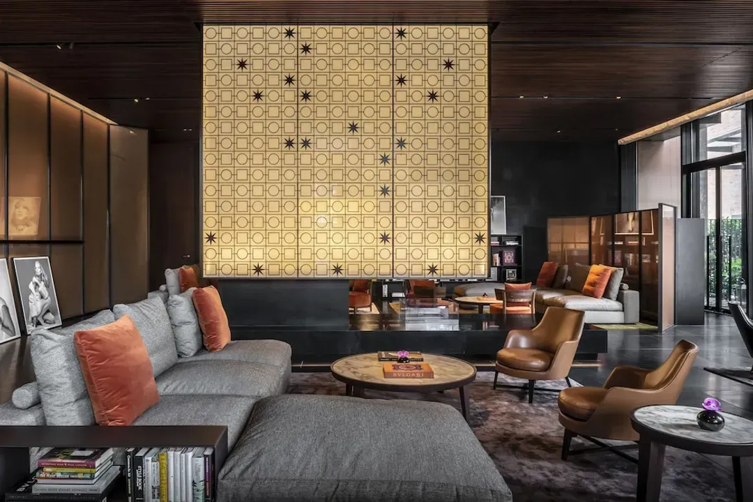 Lobby lounge