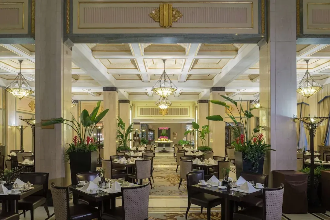 Lobby lounge