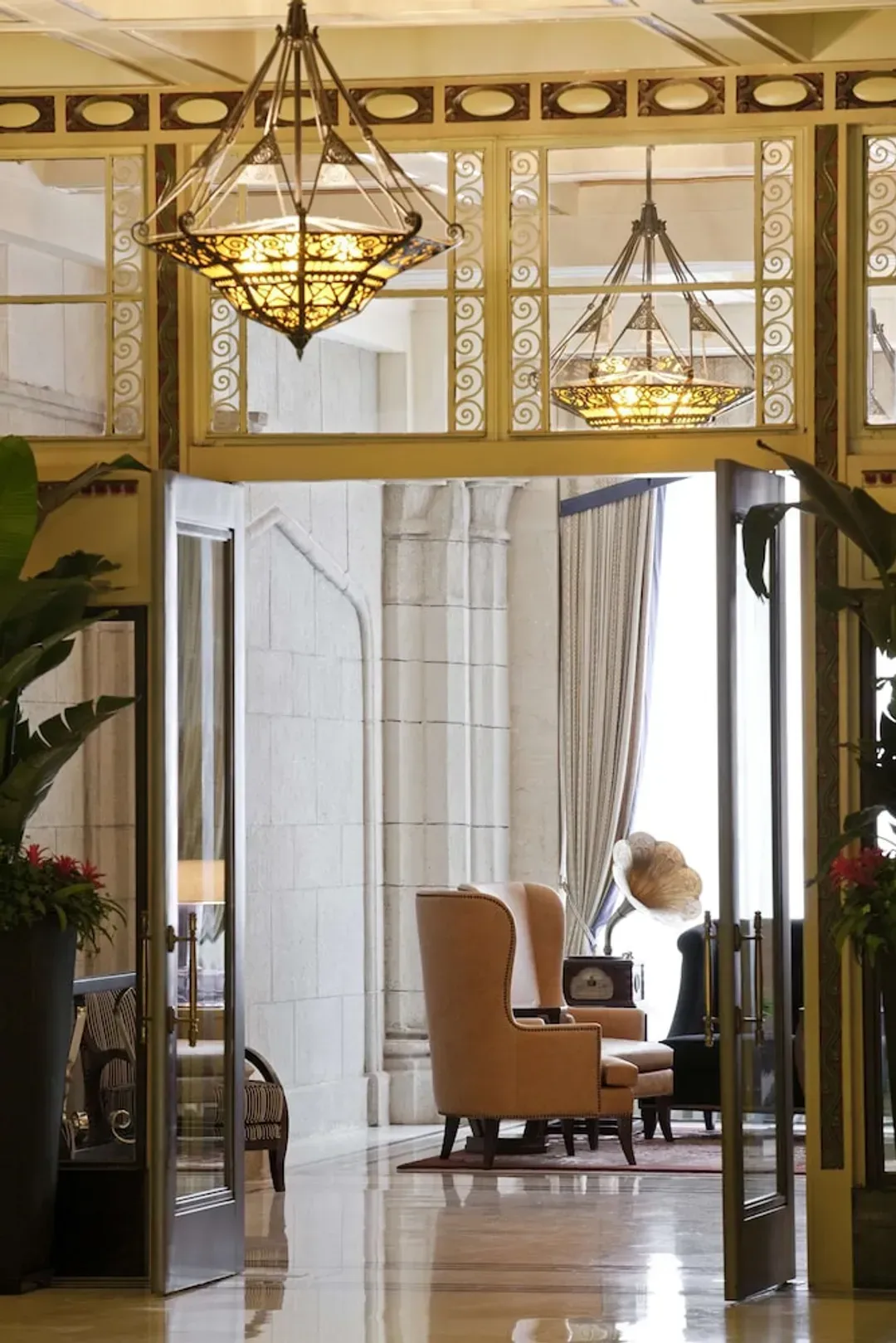 Lobby lounge