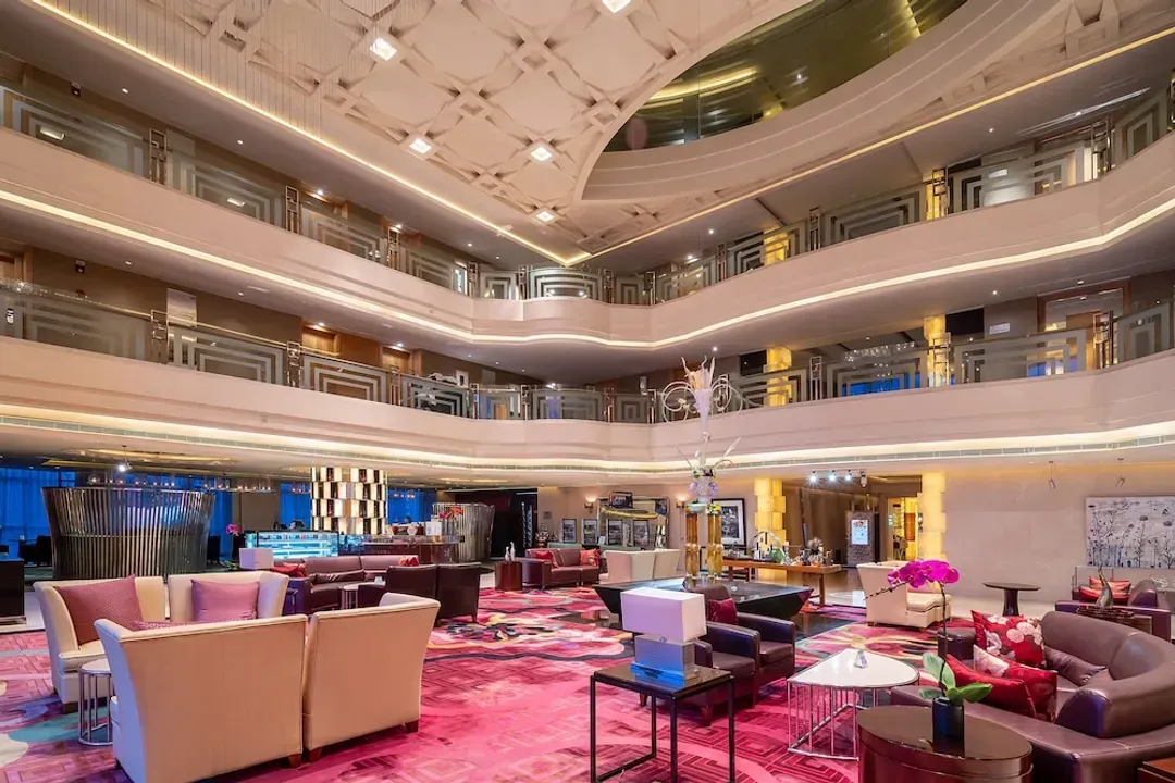 Lobby lounge