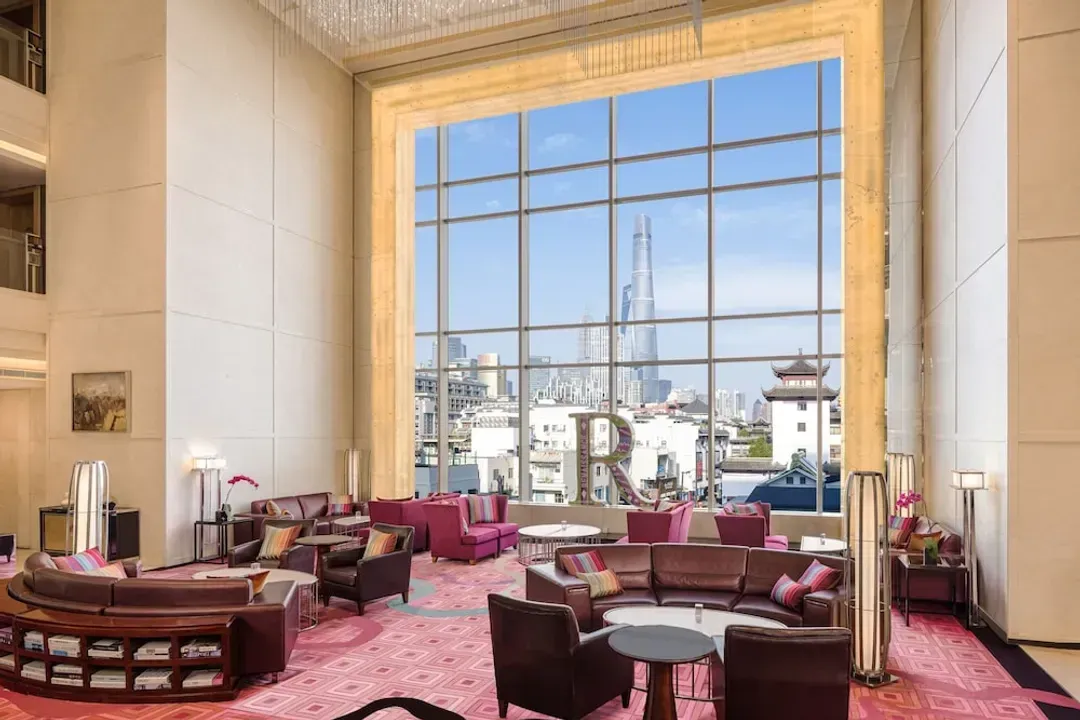Lobby lounge