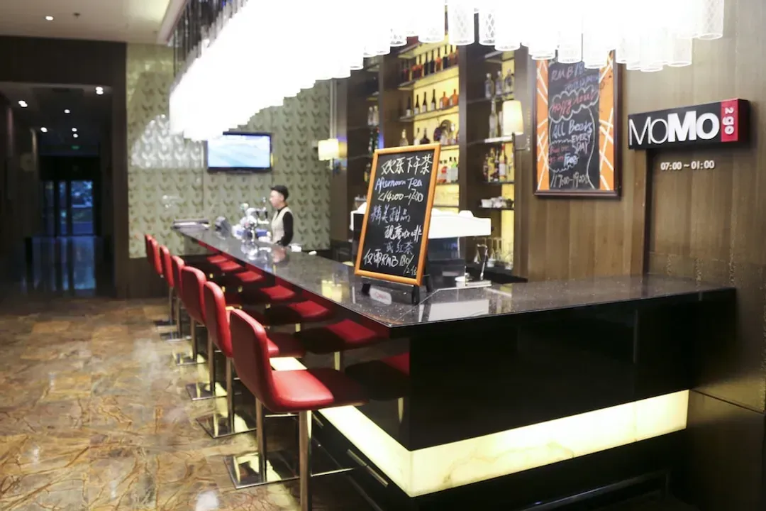 Lobby lounge