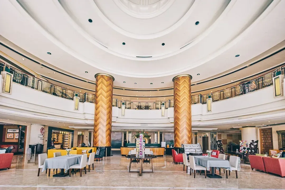 Lobby lounge