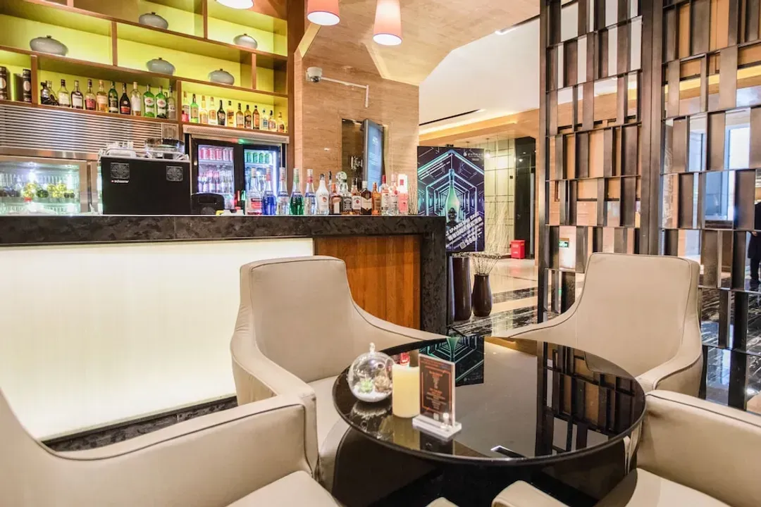 Lobby lounge
