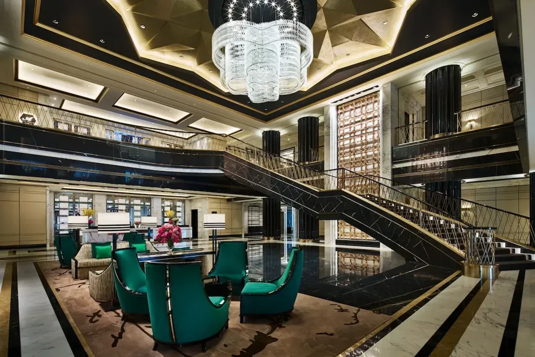 Lobby lounge