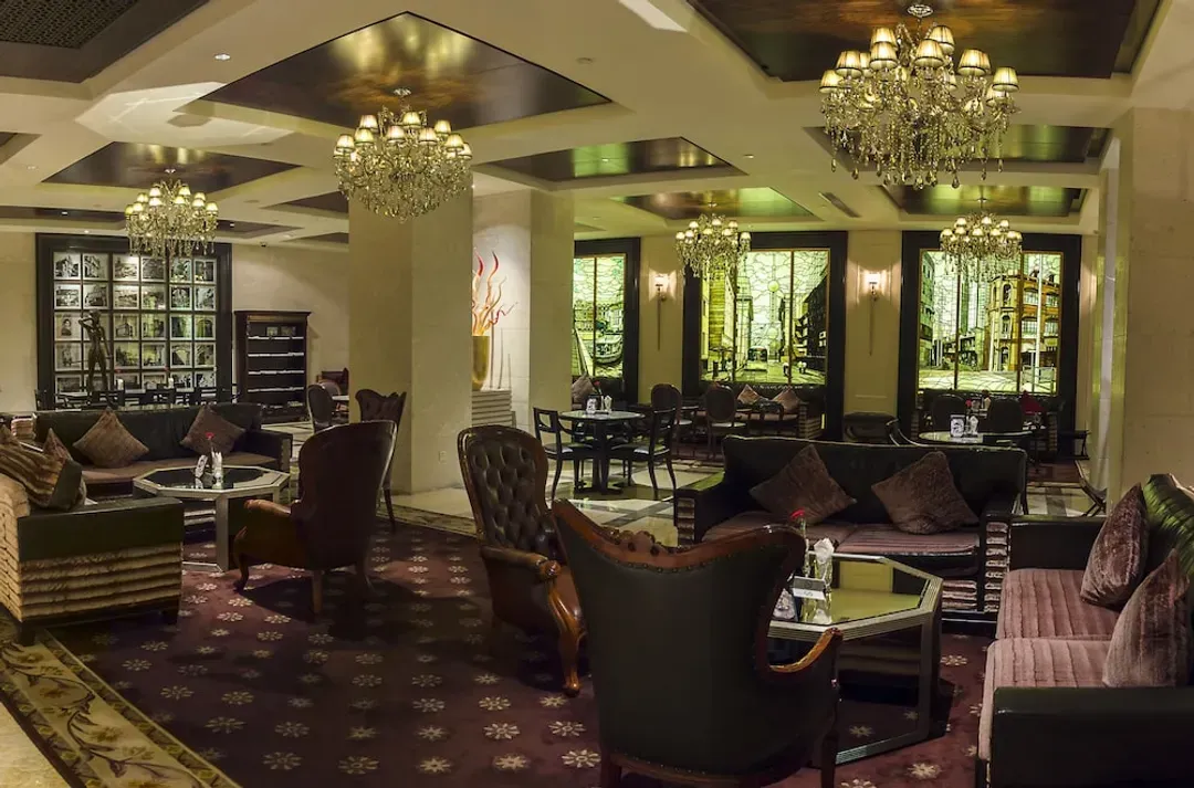 Lobby lounge