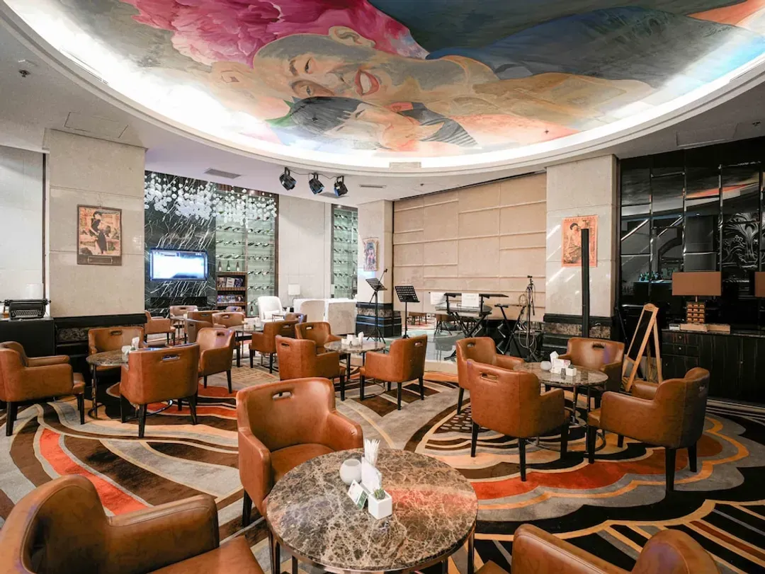 Lobby lounge
