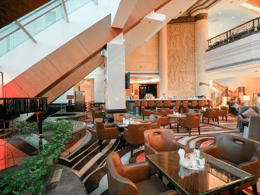 Lobby lounge