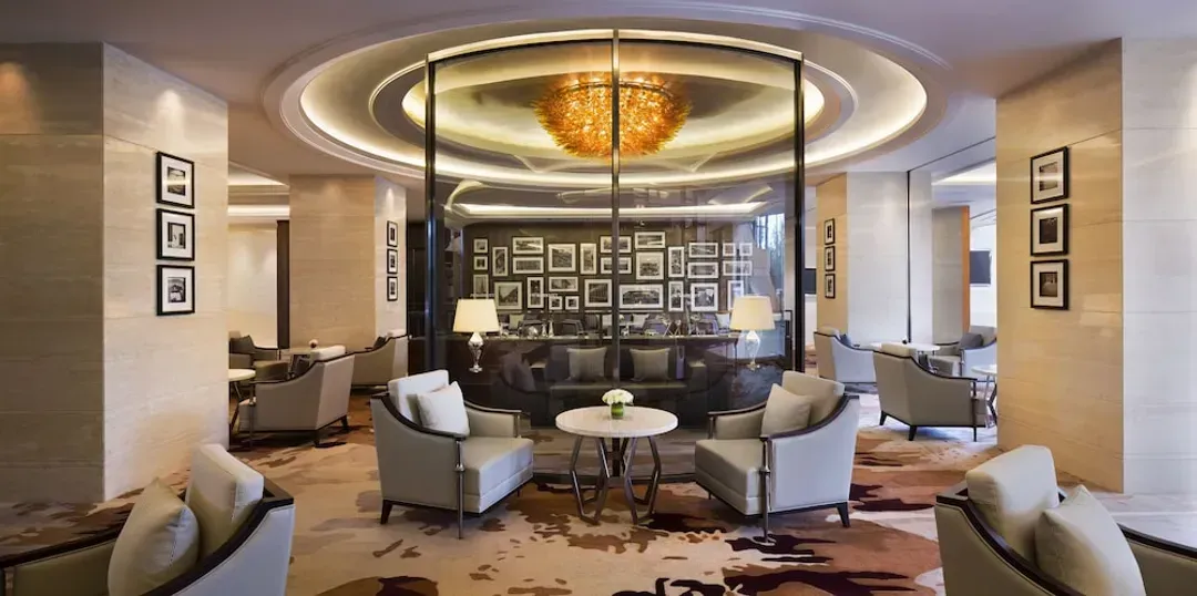 Lobby lounge