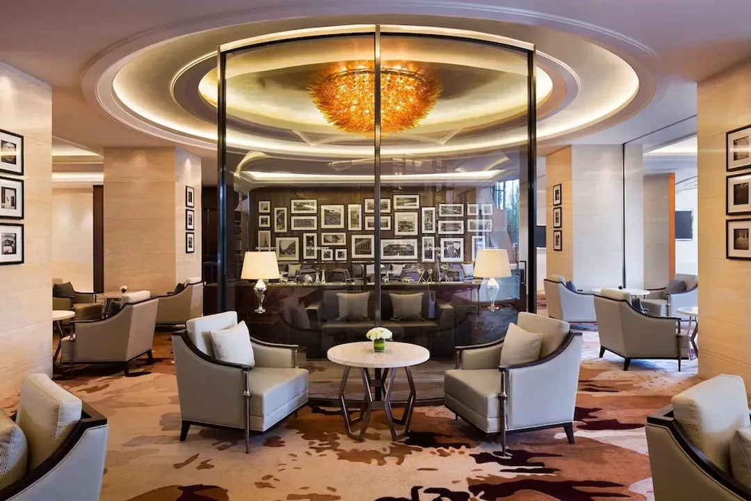 Lobby lounge