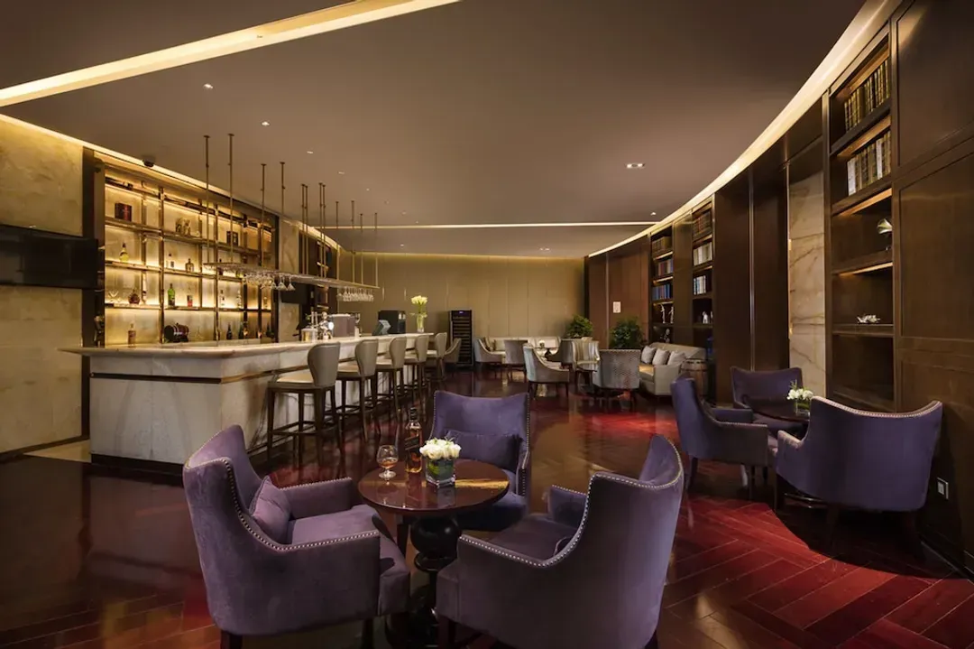 Lobby lounge