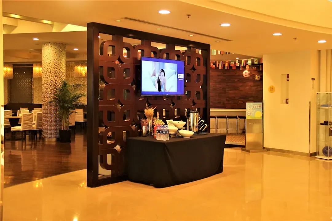 Lobby lounge