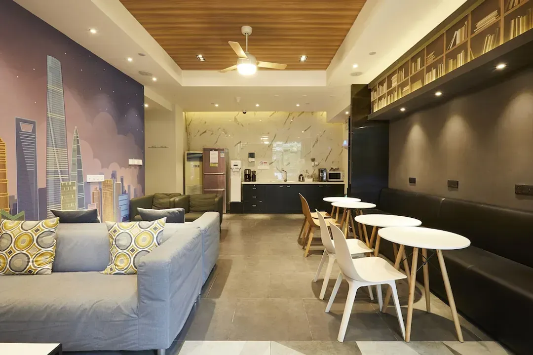 Lobby lounge