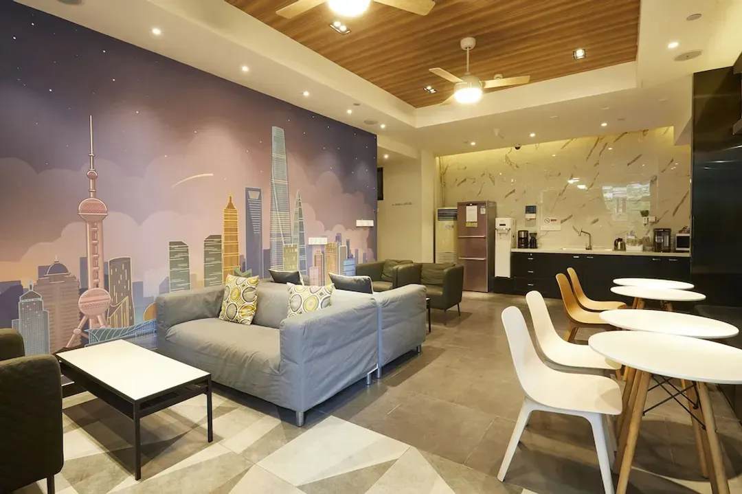 Lobby lounge