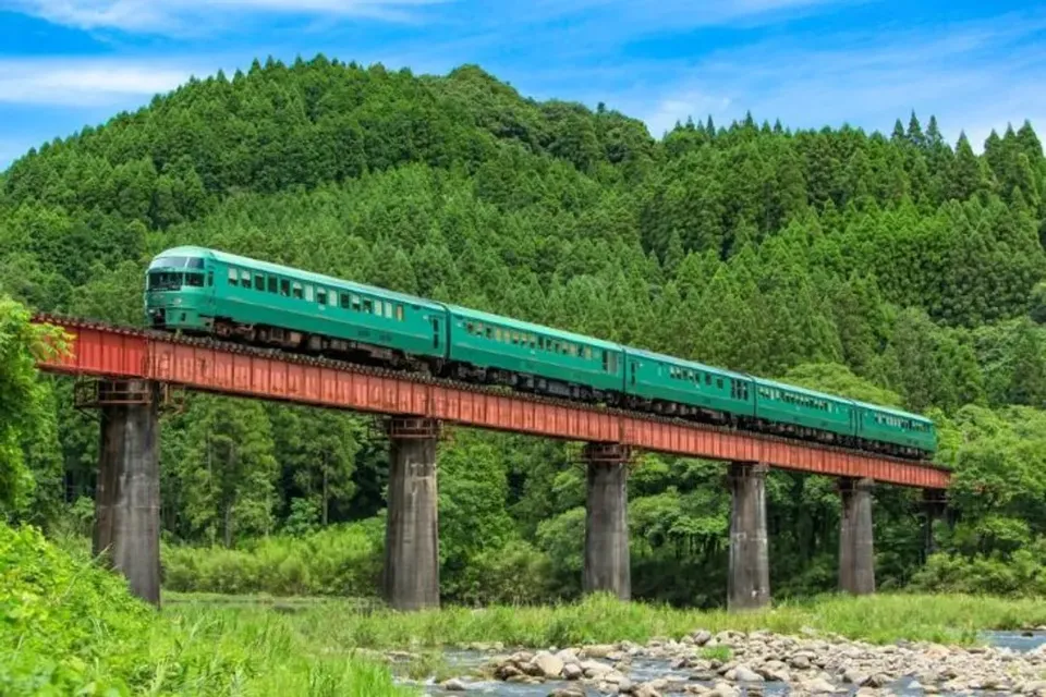 九州｜早鳥贈小費｜紫藤限定．特色由布院之森．五星酒店品三大蟹．春遊久住花．湯布院金鱗湖．溫泉五日【高雄直飛】-1