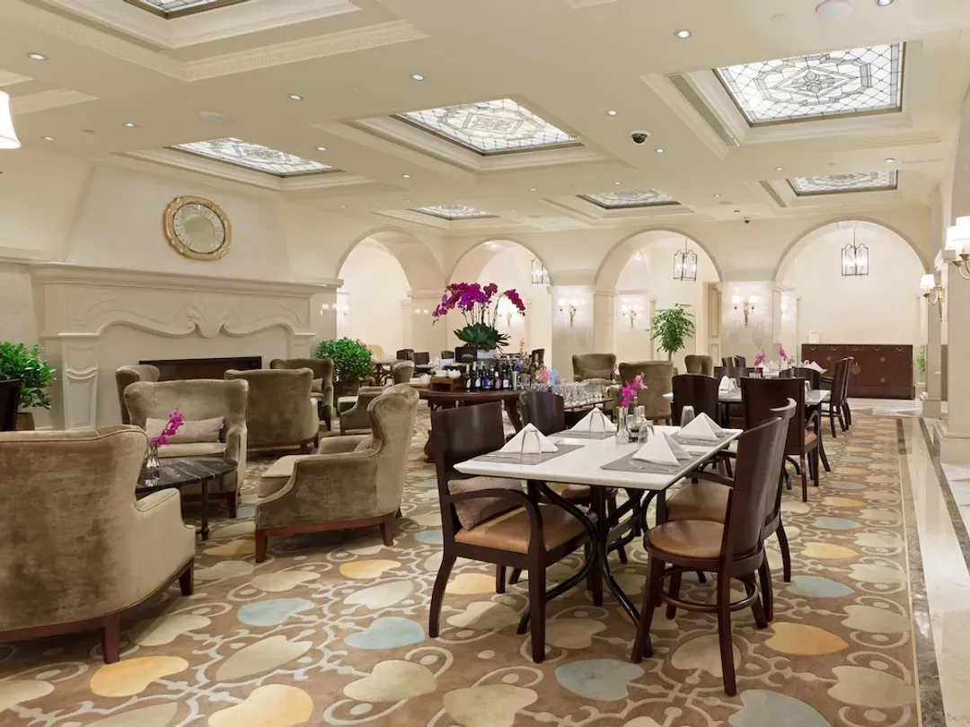 Lobby lounge