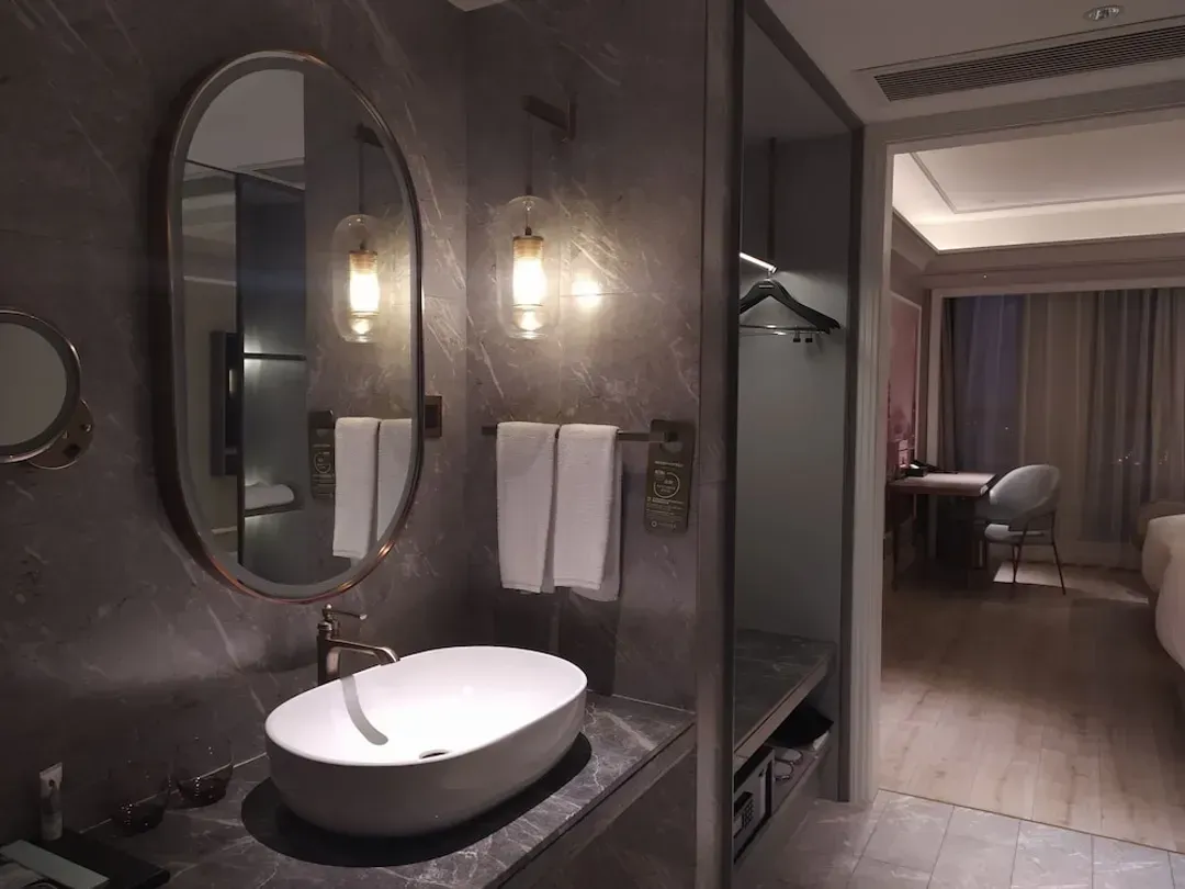 Bathroom sink